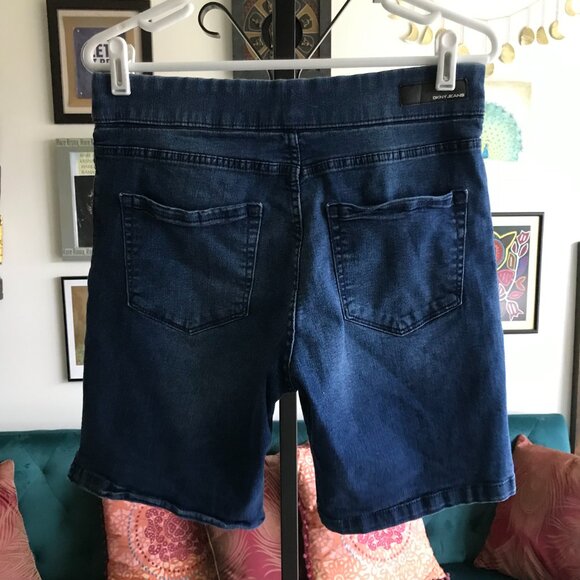 DKNY JEANS size M Blue Stretch Waist Denim Pull-On Jean Shorts - Picture 2 of 3